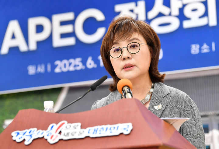 [안동=뉴시스] 양금희 경북도 경제부지사가 11일 경북도청 브리핑룸에서 '2025년 아시아태평양경제협력체(APEC) 정상회의 준비상황'을 설명하고 있다. (사진=경북도 제공) 2025.06.11. photo@newsis.com  *재판매 및 DB 금지