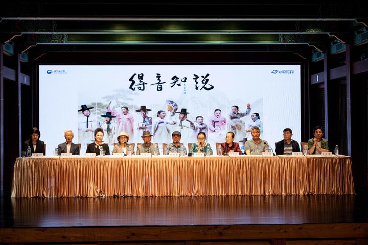 [서울=뉴시스] 11일 서울 중구 한국의집에서 열린 2025 판소리 합동공개행사 '득음지설' 기자간담회에 판소리 명창들과 판소리고법 명인들 (사진=국가유산진흥원 제공) 2025.06.11. pyhoto@newsis.com  *재판매 및 DB 금지