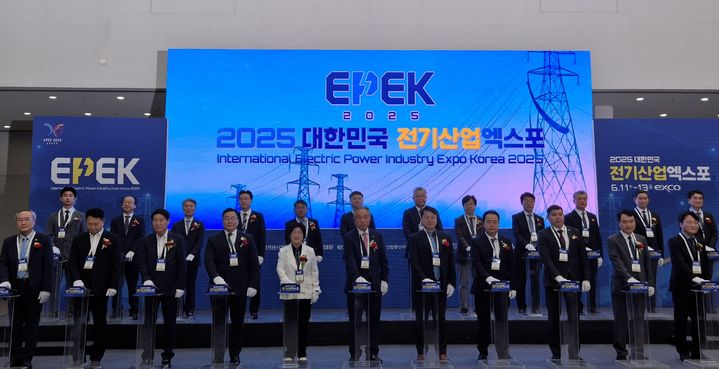 [안동=뉴시스] 11일 대구 엑스코에서 '2025 대한민국 전기산업 엑스포' 개막식이 진행되고 있다. (사진=경북도 제공) 2025.06.11. photo@newsis.com *재판매 및 DB 금지