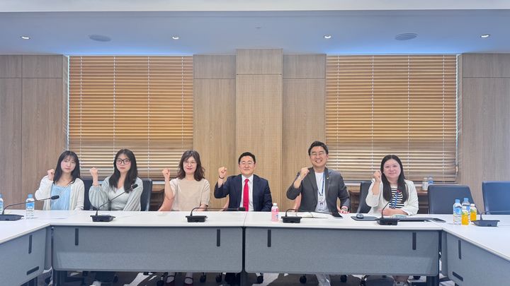 [대전=뉴시스] 건양대학교 대학원 의료뷰티학과 대한유학협회와 교류회의 참가자들. (사진=건양대 제공) 2025.06.11. photo@newsis.com *재판매 및 DB 금지