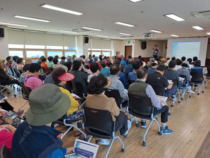 [울산=뉴시스] 한국수력원자력 새울원자력본부(본부장 소유섭)는 11일 울주군 서생면 행정복지센터 대회의실에서 부경대학교 산학협력단 주관으로 ‘2024년도 새울원자력 주변 환경방사능 조사결과 설명회’를 개최했다고 밝혔다. (사진= 새울원자력 제공) 2025.06.11.photo@newsis.com *재판매 및 DB 금지