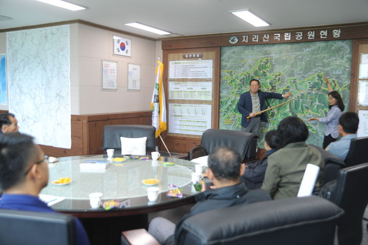 [산청=뉴시스] 태국 카오야이국립공원 대표단, 지리산국립공원 방문 (사진=지리산국립공원 제공) 2025. 06. 11. photo@newsis.com  *재판매 및 DB 금지