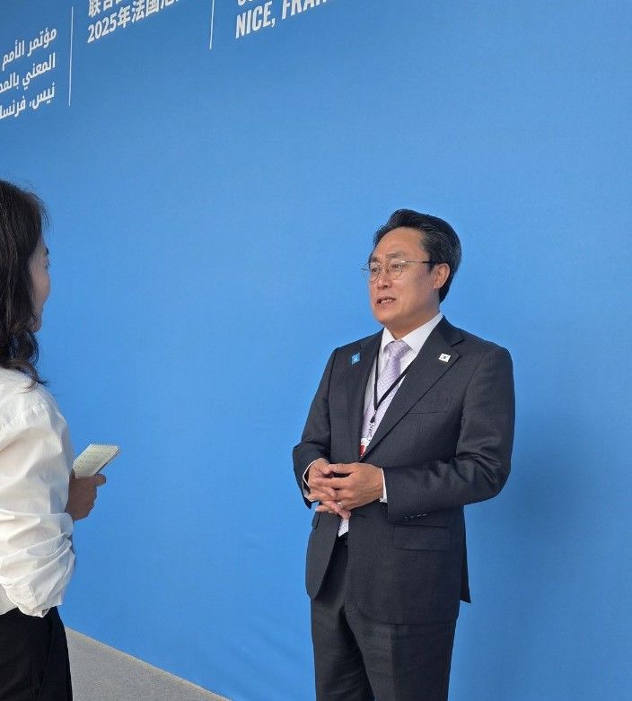 [니스=뉴시스] 이혜원 기자 = 강도형 해양수산부 장관이 10일(현지 시간) 프랑스 니스에서 열린 제3차 유엔 해양총회 참석 계기로 뉴시스와 인터뷰하고 있다. 2025.06.12. hey1@newsis.com *재판매 및 DB 금지