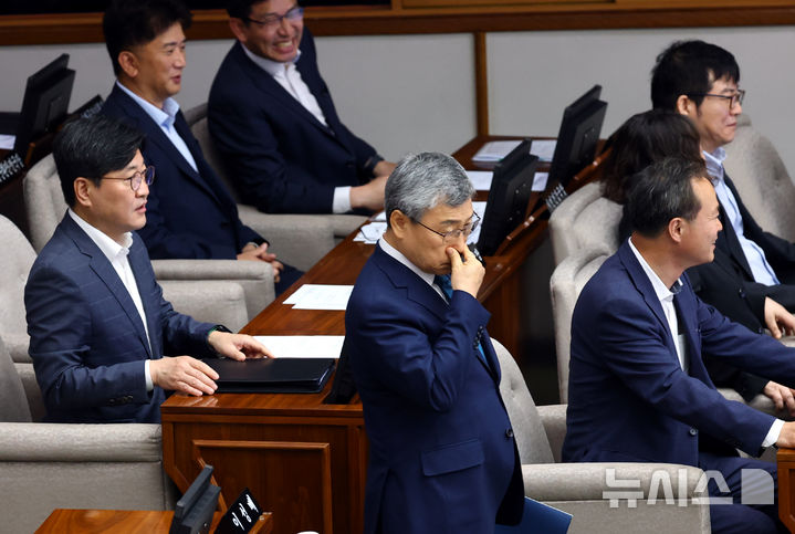 [서울=뉴시스] 박주성 기자 = 정근식 서울시교육감이 11일 오전 서울 중구 서울시의회에서 열린 제331회 정례회 제2차 본회의에 참석하고 있다. 2025.06.11. park7691@newsis.com