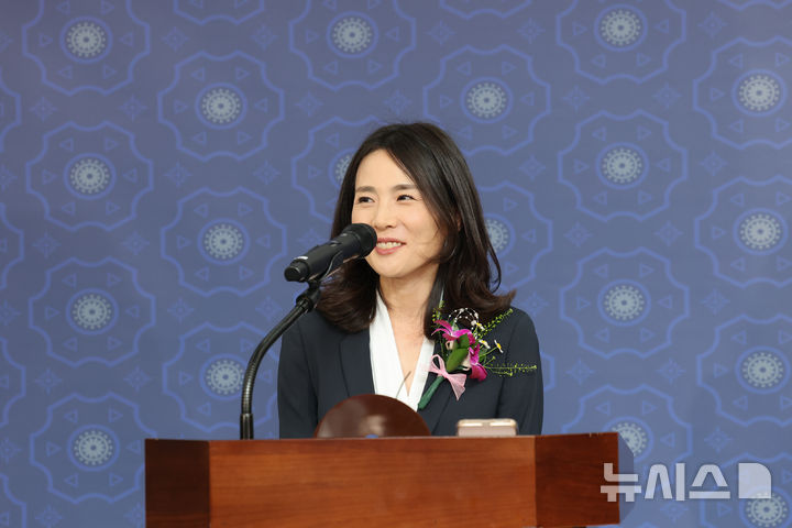 [서울=뉴시스] 배훈식 기자 = 김진아 신임 외교부 2차관이 11일 오후 서울 종로구 외교부 청사에서 열린 취임식에서 발언하고 있다. (공동취재) 2025.06.11. photo@newsis.com