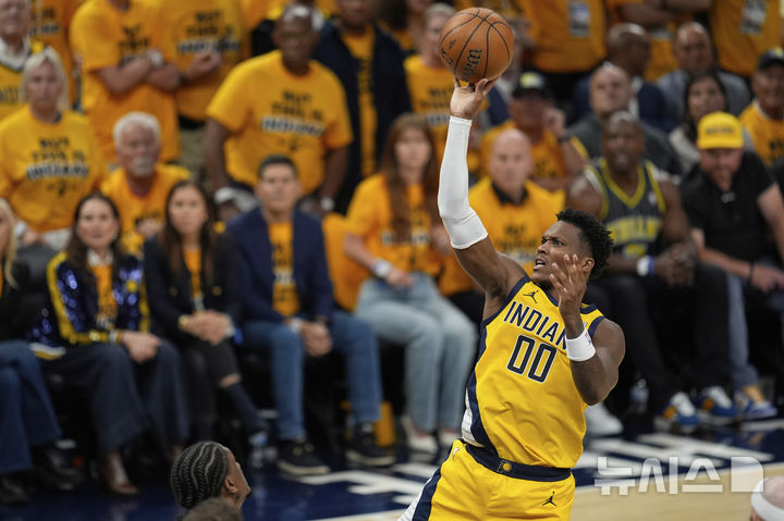 [인디애나폴리스=AP/뉴시스] 인디애나 페이서스의 베네딕트 매서린이 12일(한국 시간) 미국 인디애나주 인디애나폴리스의 게인브리지 필드하우스에서 열린 2024~2025 미국프로농구(NBA) 챔피언결정전 3차전에서 슛을 넣고 있다. 2025.06.12