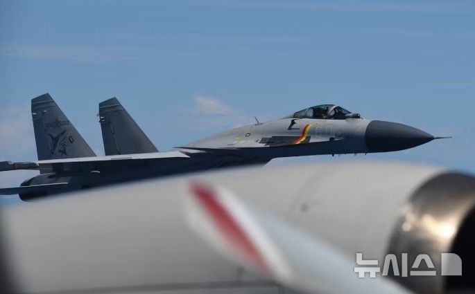 지난 7일 태평양 상공에서 중국 전투기가 일본 초계기에 45m까지 접근해 자칫 충돌할 뻔한 일이 발생했다. (사진출처: 일본 방위성 홈페이지 캡처) 2025.06.12