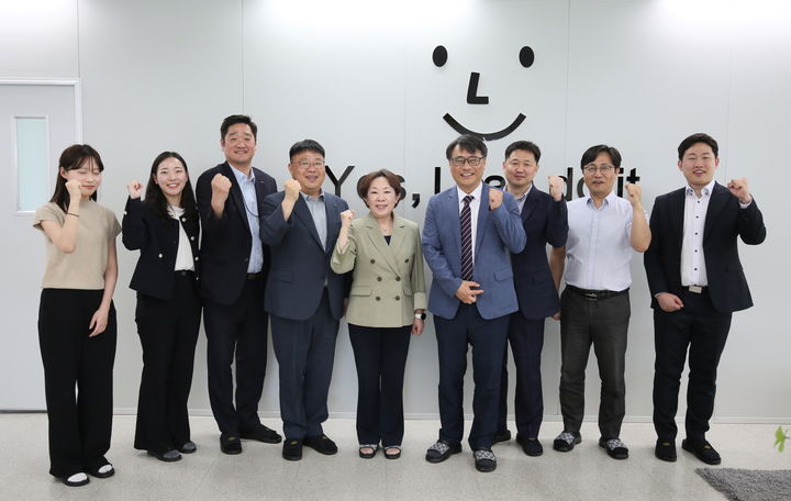 [세종=뉴시스] 한국산업기술진흥원은 전날(11일) LED 디스플레이 전문기업인 서울바이오시스에서 기업 간담회를 개최했다고 12일 밝혔다. (사진=KIAT 제공) 2025.06.12. photo@newsis.com *재판매 및 DB 금지