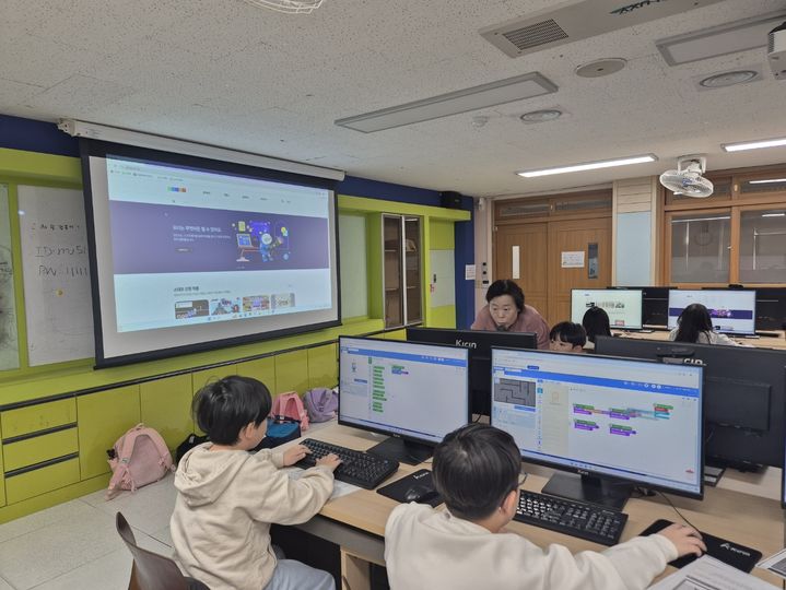 [안동=뉴시스] 문경 모전초등학교 늘봄(컴퓨터 수업) (사진=경북교육청 제공) 2025.06.12.. photo@newsis.com *재판매 및 DB 금지