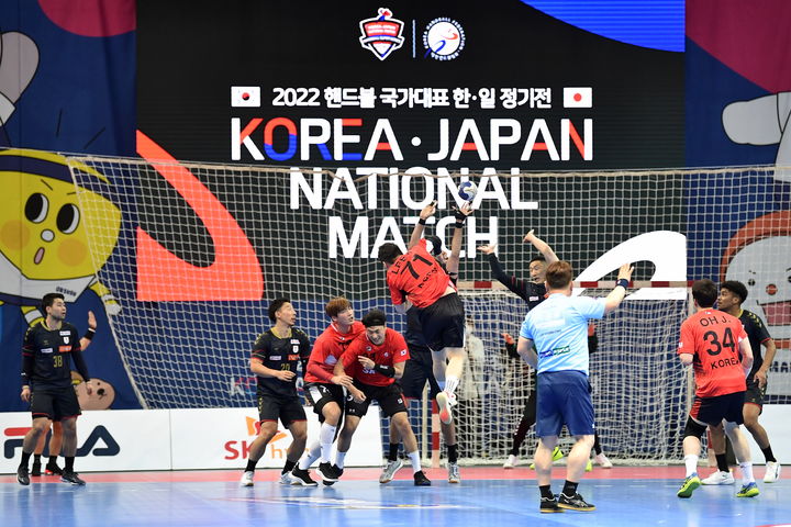 [서울=뉴시스] 지난 2022년 핸드볼 국가대표 한일전 경기 장면. (사진=대한핸드볼협회 제공) *재판매 및 DB 금지