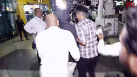 [뉴시스] 인도 메갈라야주에서 발생한 살인 사건 용의자가 이송되던 중 한 시민에게 뺨을 맞는 장면이 포착됐다. (사진=X) *재판매 및 DB 금지