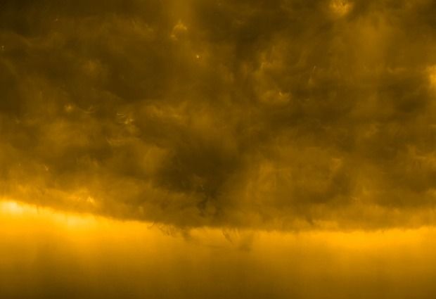 [서울=뉴시스]유럽우주국(ESA)이 발사한 태양 궤도 우주선이 촬영한 태양 남극 모습. (출처=ESA) 2025.6.12. *재판매 및 DB 금지