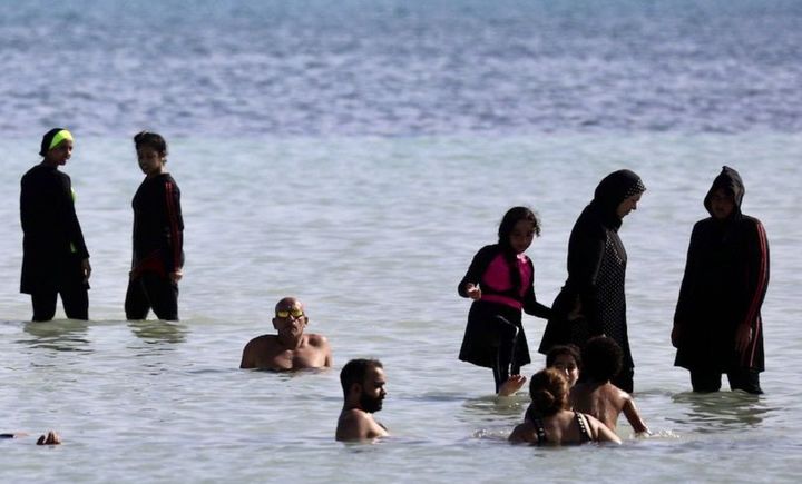 [서울=뉴시스] 앞으로 시리아에서는 관광객과 현지인을 불문하고 여성이라면 공공 해변과 수영장에서 노출이 없는 전신 수영복을 착용해야 한다. (사진=@LomanaGloria 엑스 캡처) 2025.06.12 *재판매 및 DB 금지