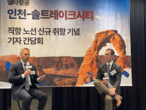 [서울=뉴시스] 12일 제프 무마우 델타항공 아시아태평양 부사장(왼쪽)이 인천~솔트레이크시티 직항 노선 신규 취항 기념 기자간담회를 진행하고 있다. 2025.06.12. hangseob@newsis.com *재판매 및 DB 금지 *재판매 및 DB 금지