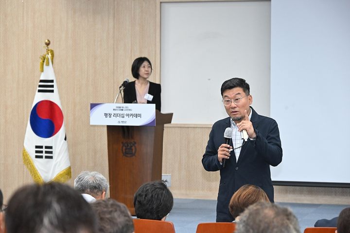 허태균 고려대학교 교수가 강연하고 있다. *재판매 및 DB 금지