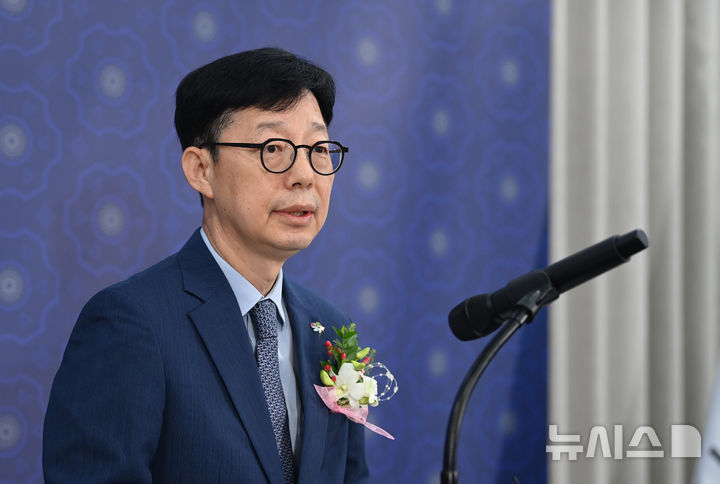 [서울=뉴시스] 배훈식 기자 = 박윤주 신임 외교부 1차관이 12일 오전 서울 종로구 외교부 청사에서 열린 취임식에서 취임사를 하고 있다. (공동취재) 2025.06.12. photo@newsis.com