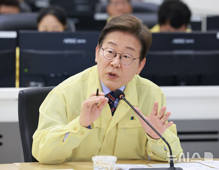 [서울=뉴시스] 최진석 기자 = 이재명 대통령이 12일 서울 서초구 한강홍수통제소에서 열린 수해(장마) 대비 현장 점검 회의에서 발언하고 있다. (대통령실통신사진기자단) 2025.06.12. myjs@newsis.com