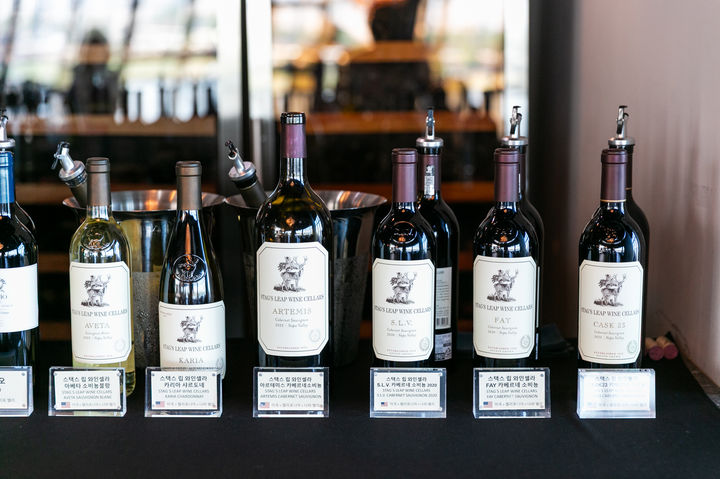 [서울=뉴시스]아영FBC가 지난 12일서울 반포 세빛섬 '무드서울(Mood Seoul)'에서 미디어 관계자를 초청해 안티노리의 와인을 소개하는 자리에서 제공된 와인들이다.(사진=아영FBC 제공) *재판매 및 DB 금지