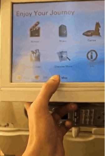 [뉴시스] 인도 아메다바드 공항을 이륙한 직후 추락한 에어인디아 항공기와 관련해, 해당 항공기에서 사고 수 시간 전부터 전기 설비 전반에 이상이 있었던 것으로 드러났다. 공유한 영상에는 조명과 에어컨, 좌석 뒤 디스플레이 화면과 승무원 호출 버튼 등이 모두 작동하지 않는 모습이 담겼다. (사진=X/@akku92) *재판매 및 DB 금지 *재판매 및 DB 금지