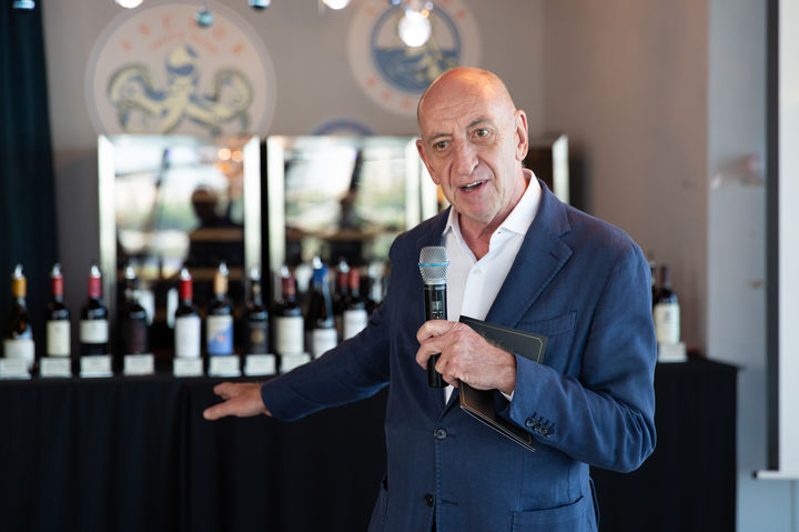 [서울=뉴시스]지난 12일 서울 세빛섬에서 아영FBC가 주최한 '안티노리 시음회’에서 귀도 반누키(Guido Vannucchi) 안티노리 아시아 태평양 수출 담당 매니저가 발표하고 있다.(사진=아영FBC 제공) *재판매 및 DB 금지