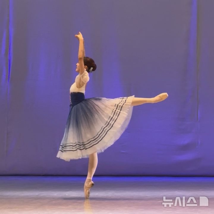 [서울=뉴시스]'지젤'에서 열연을 펼치고 있는 염다연. (사진=코리아발레스타즈 제공) 
