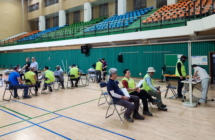 [창녕=뉴시스] 충남 창녕군 소속 현업 근로자를 대상으로 특수건강진단을 하고 있다. (사진=창녕군 제공) 2025.06.13. photo@newsis.com *재판매 및 DB 금지