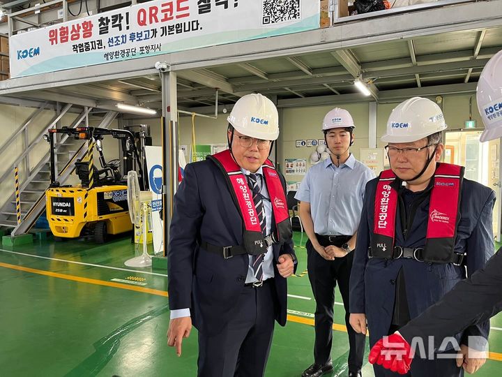 [서울=뉴시스] 김원성 안전경영본부장 주재로 현장 안전점검을 실시하는 모습. 