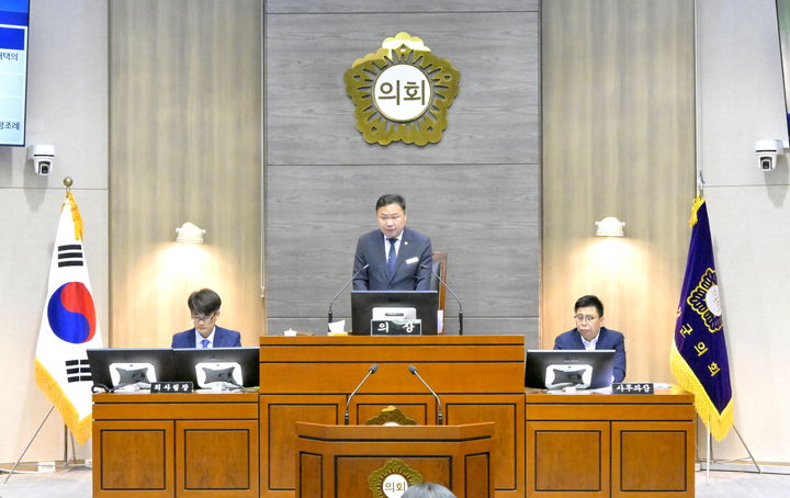 [순창=뉴시스] 13일 열린 순창군의회의 제294회 제1차 정례회 본회의, 손종석 의장이 회의를 진행하고 있다. *재판매 및 DB 금지