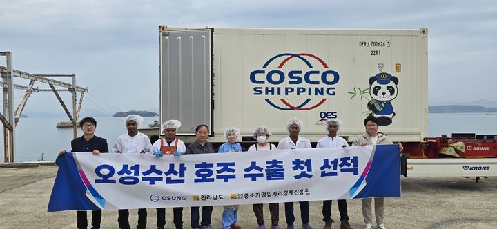 [무안=뉴시스]전남산 멸치 호주 수출 선적식. (사진=전남도 제공) 2025.06.13. photo@newsis.com *재판매 및 DB 금지