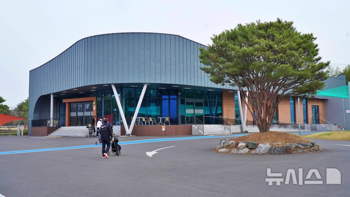 [전주=뉴시스]윤난슬 기자 = 전주월드컵골프장 클럽 하우스.(사진=전주시설공단 제공)