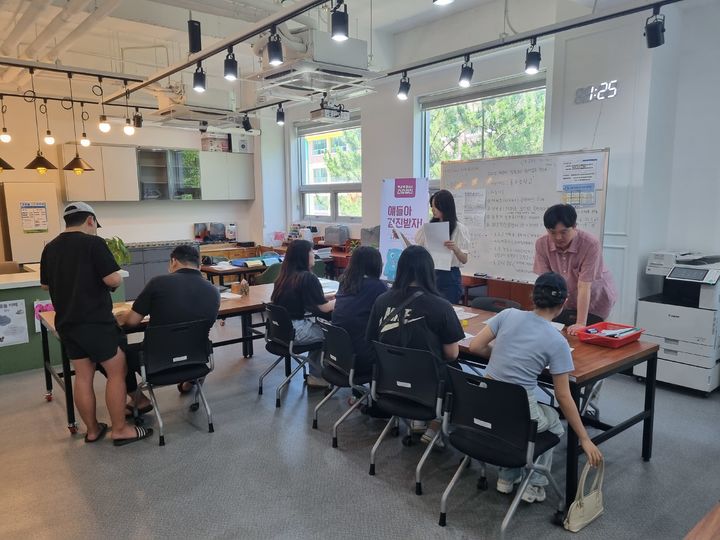 [양산=뉴시스] 검정고시 응시를 위해 원서접수처를 운영한다. (사진=양산시 제공) 2025.06.14. photo@newsis.com *재판매 및 DB 금지
