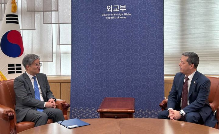  [서울=뉴시스] 김희상 외교부 경제외교조정관이 13일 션 오닐 미국 국무부 동아태국 고위관리(Senior Bureau Official)와 면담을 갖고 있다. (사진=외교부 제공) 2025.06.13 *재판매 및 DB 금지