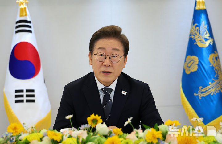 [서울=뉴시스] 최진석 기자 = 이재명 대통령이 13일 서울 용산 대통령실에서 열린 6경제단체와 기업인 간담회에서 발언하고 있다. 2025.06.13. myjs@newsis.com