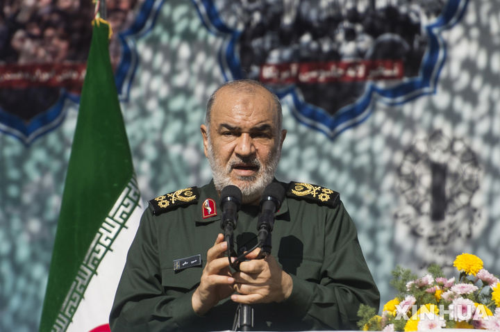 [테헤란=신화/뉴시스] 이란 관영 IRNA 통신은 호세인 살라미 이란 혁명수비대(IRGC) 총사령관과 골람알리 라시드 이란군 고위 장성이 이스라엘의 공습으로 사망했다고 13일(현지 시간) 보도했다. 사진은 살라미 총사령관이 2021년 11월 4일 테헤란에서 열린 집회에 참석해 연설하는 모습. 2025.06.14.