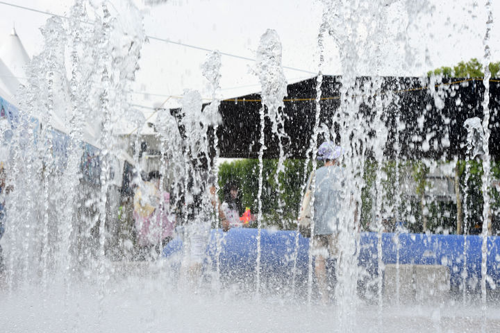 [수원=뉴시스] 무더위 속 물놀이하는 아이들 . (사진=수원시 제공) 2025.06.15. photo@newsis.com *재판매 및 DB 금지