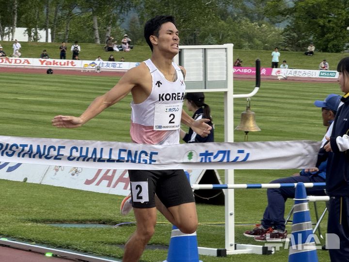 [서울=뉴시스]육상 이재성, 남자 1500m 한국 신기록 작성. (사진=대한육상연맹 제공)
