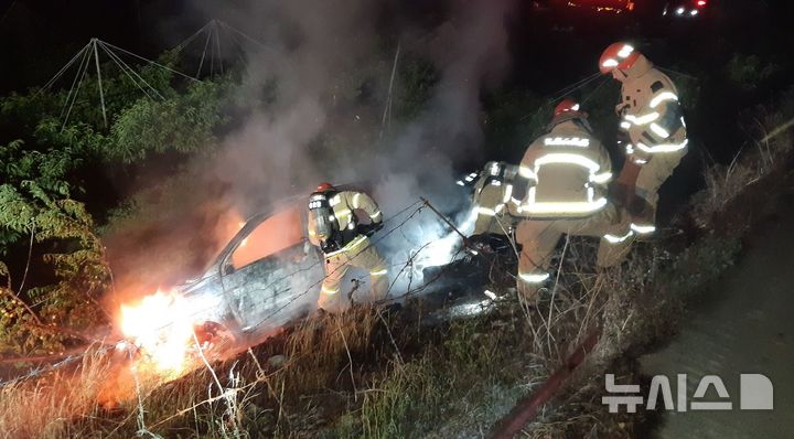 영천시 임고면 농로 승용차 화재 현장
