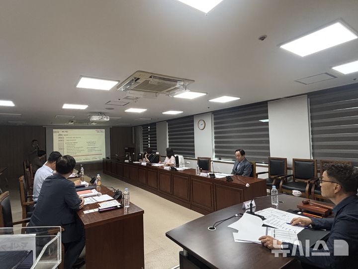 [군포=뉴시스] 화학물질 안전관리 중간 보고회 현장. (사진=군포시 제공).2025.06.15. photo@newsis.com