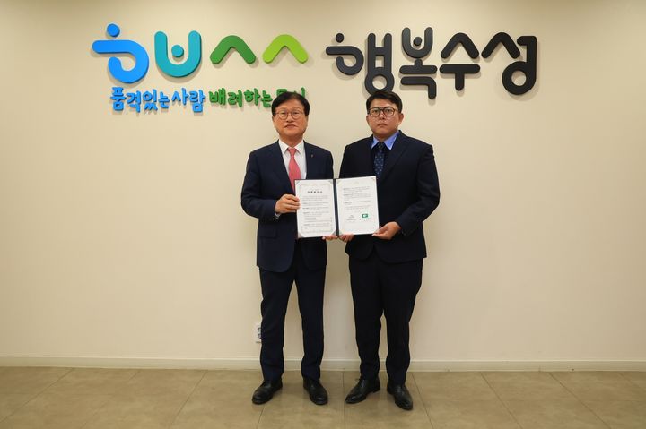 [대구=뉴시스] 대구시 수성구는 룰리커피와 지역 문화관광 활성화를 위한 업무협약을 체결했다. (사진 = 대구시 수성구 제공) 2025.06.15. photo@newsis.com *재판매 및 DB 금지