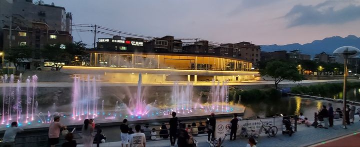 [서울=뉴시스] 우이천(강북) 야간 사진. 2025.06.16 (사진 제공=서울시) photo@newsis.com *재판매 및 DB 금지