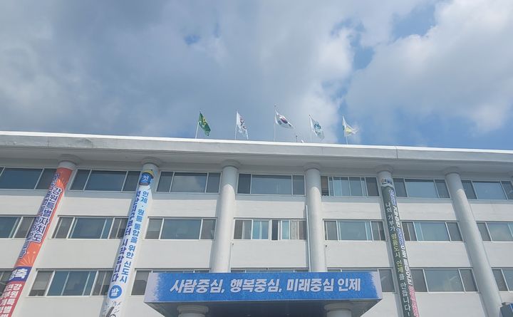 [인제=뉴시스] 16일 인제군(군수 최상기)은 상반기 정기분 자동차세액 15억3400만원, 1만 3712건을 확정짓고 고지서를 발송했다고 밝혔다. 인제군 제공. *재판매 및 DB 금지