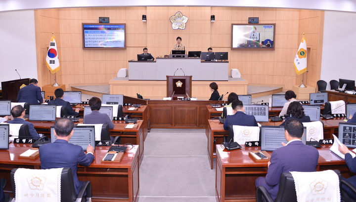 [여수=뉴시스] 16일 여우시의회에서 정례회 폐회식이 열리고 있다. (사진=여수시의회 제공) 2025.06.16. photo@newsis.com *재판매 및 DB 금지