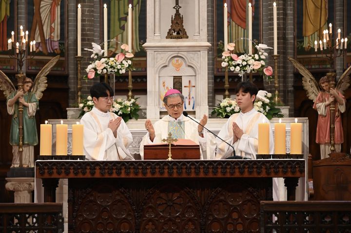 [서울=뉴시스] 16일 서울 중구 명동성당에서 열린 레오 14세 교황 선출 감사 미사 (사진=한국천주교주교회의 제공) 2025.06.16. photo@newsis.com *재판매 및 DB 금지