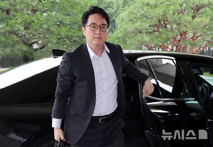 [서울=뉴시스] 조성우 기자 = 심우정 검찰총장이 16일 오전 서울 서초구 대검찰청으로 출근하고 있다. 2025.06.16. xconfind@newsis.com