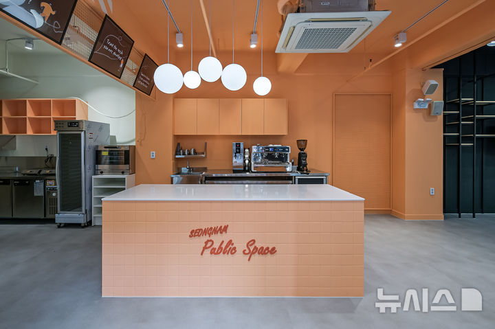 [성남=뉴시스] 소상공인 위한 맞춤형 창업 지원 공간 '공공공간' 사진은 베이킹 실습 장소 (사진=성남시 제공) 2025.06.17.photo@newsis.com