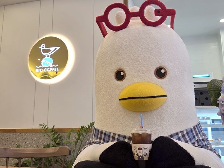 [부산=뉴시스] 하이오커피와 함께하는 부기 캐릭터. (사진=부산시 제공) 2025.06.17. photo@newsis.com *재판매 및 DB 금지