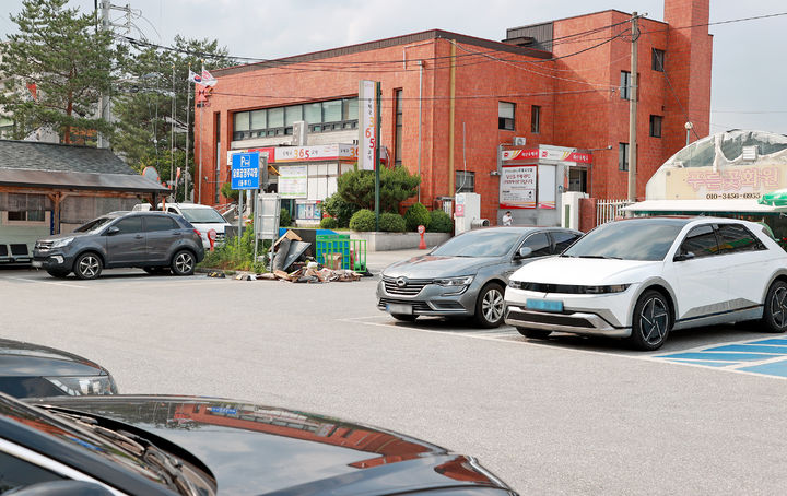 [괴산=뉴시스] 무료화 예정인 괴산우체국 앞 노외주차장. (사진=괴산군 제공) photo@newsis.com *재판매 및 DB 금지