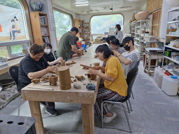 [산청=뉴시스] 산청군 여성장애인 직업훈련 프로그램 운영. (사진=산청군 제공) 2025.06.17. photo@newsis.com&nbsp; *재판매 및 DB 금지