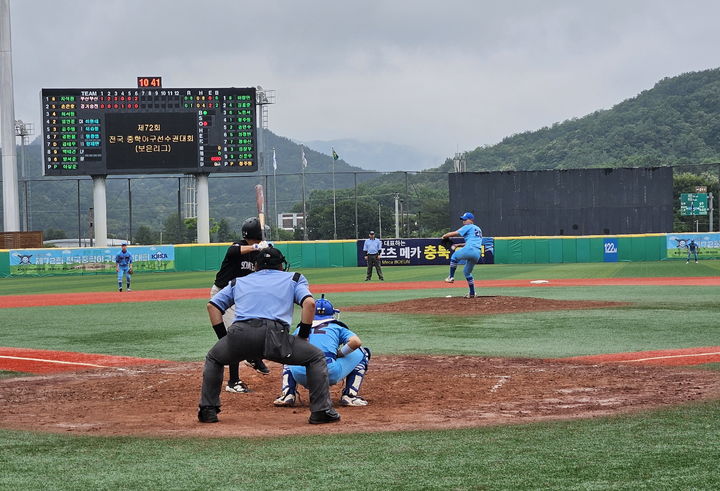 [보은=뉴시스]17일 충북 보은군 보은스포츠파크에서 72회 전국중학야구선수권대회 조별리그 경기가 열리고 있다. 대한야구소프트볼협회는 조별 리그전 67경기와 22강 토너먼트전을 치른 후 30일 결승전을 진행한다. (사진=보은군 제공) 2025.06.17. photo@newsis.com *재판매 및 DB 금지
