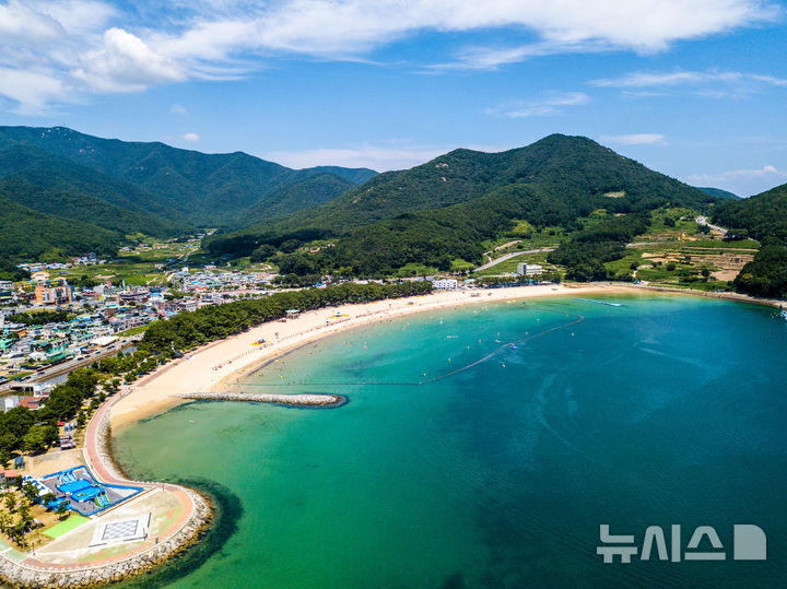 [남해=뉴시스]경남 남해군 상주은모래비치 해수욕장.(사진=경남도 제공)2025.06.17. photo@newsis.com